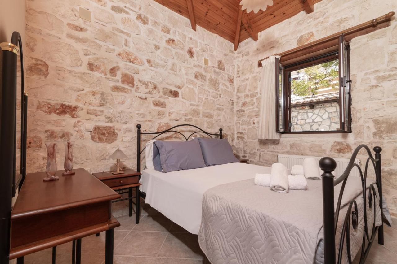 Vozas Villas - Traditional Houses With Great View Tragaki Bagian luar foto