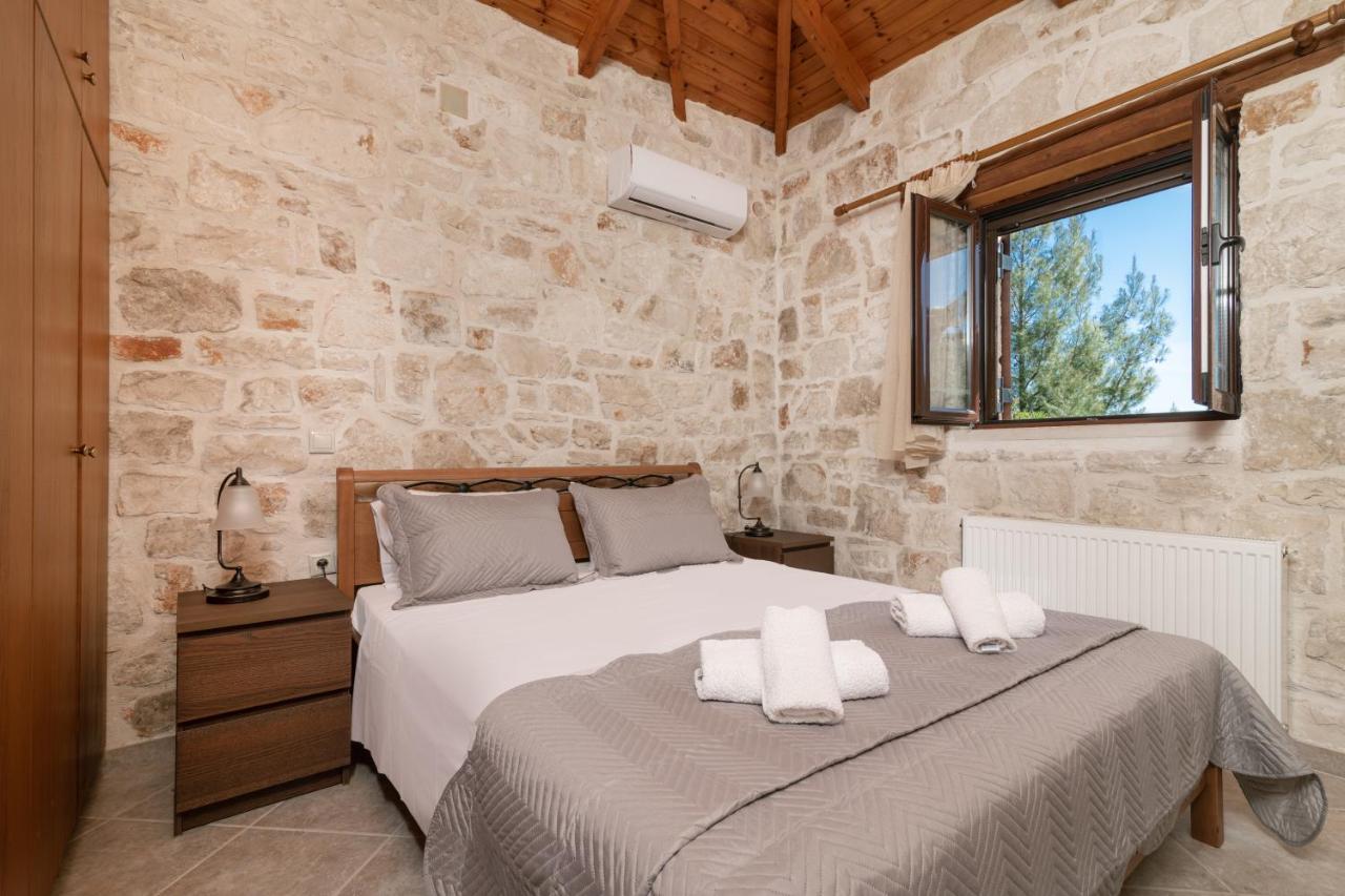 Vozas Villas - Traditional Houses With Great View Tragaki Bagian luar foto