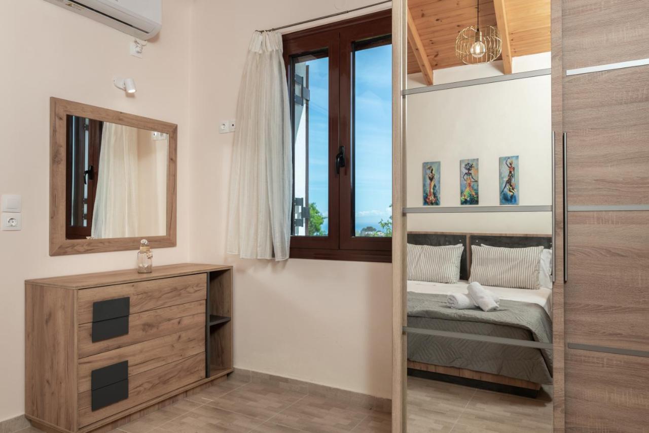 Vozas Villas - Traditional Houses With Great View Tragaki Bagian luar foto