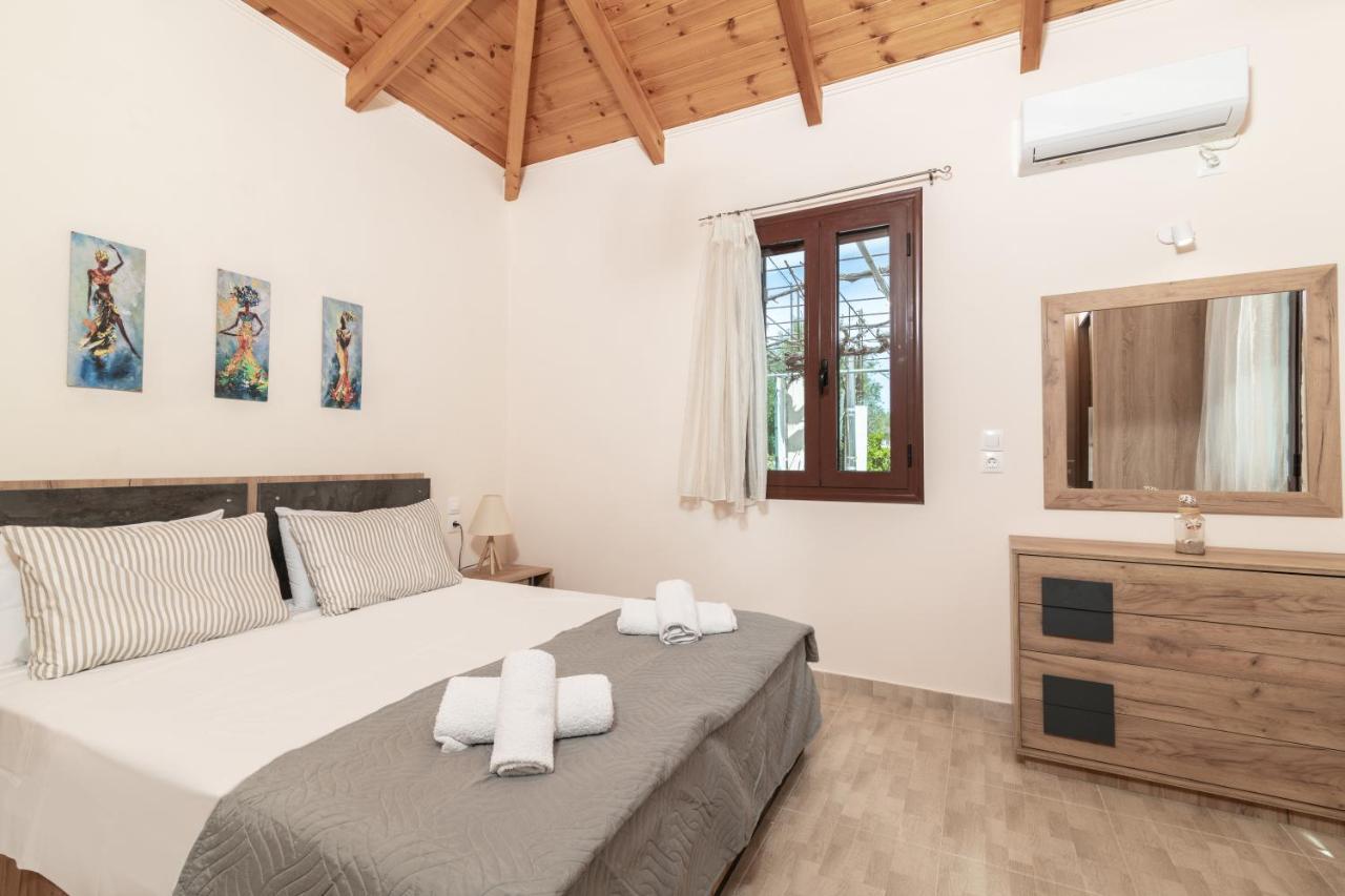 Vozas Villas - Traditional Houses With Great View Tragaki Bagian luar foto