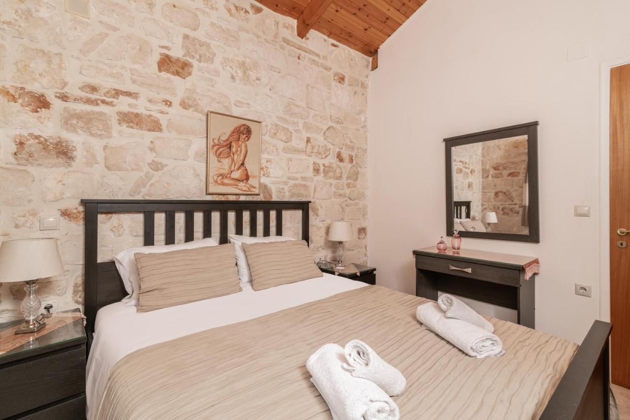 Vozas Villas - Traditional Houses With Great View Tragaki Bagian luar foto